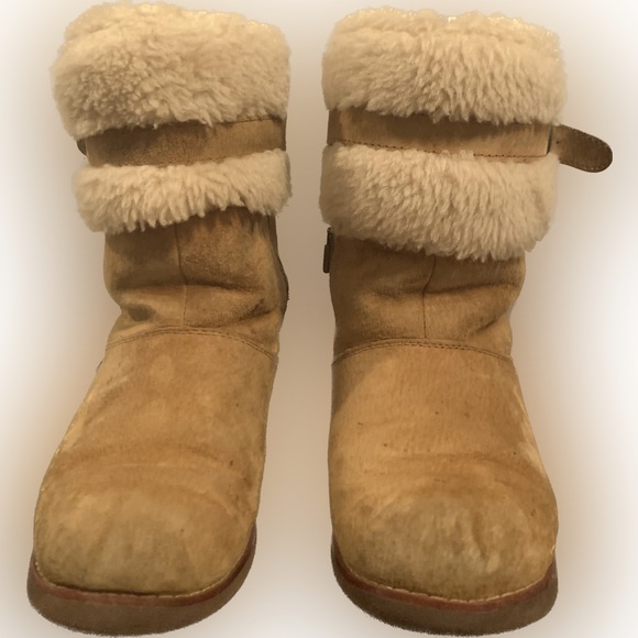 UGG Winter Boots (Size: Big Kids 4) - Picture 1 of 8